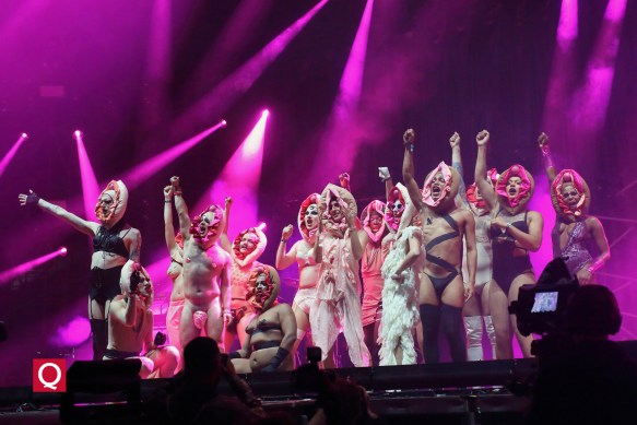 Pansy_DragShow_ThomasQuack01